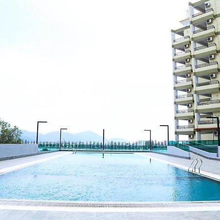 Marina Heights Seaview Resort Apartment II Lumut Exterior foto